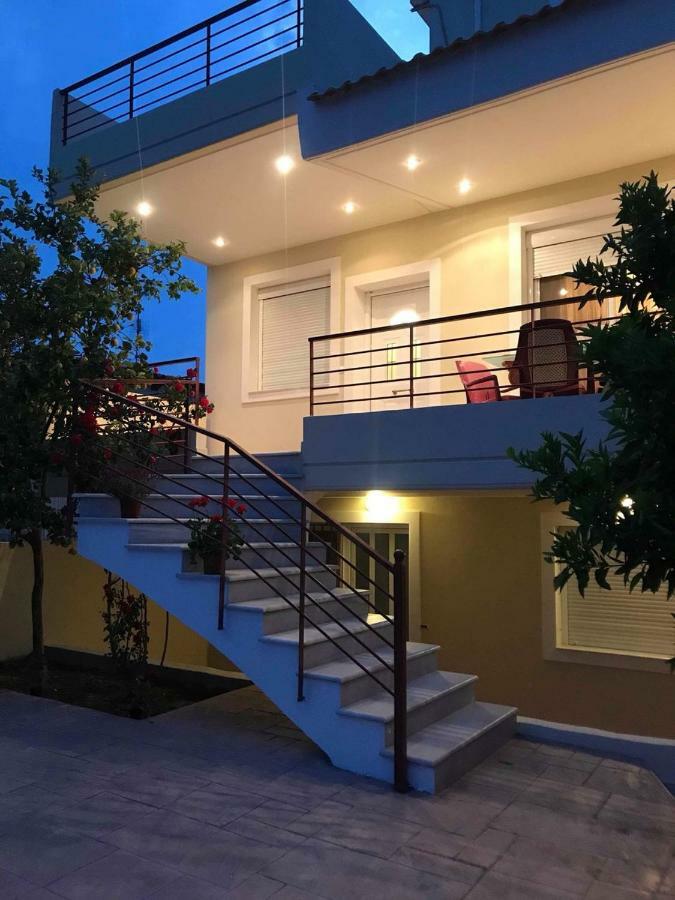 Amazing House In Kiato Near The Beach Bagian luar foto