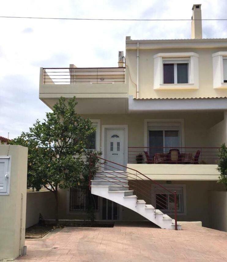 Amazing House In Kiato Near The Beach Bagian luar foto