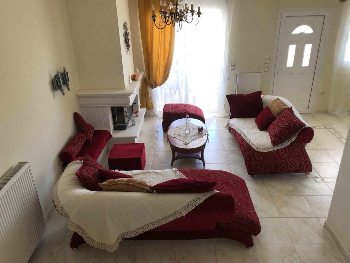 Amazing House In Kiato Near The Beach Bagian luar foto