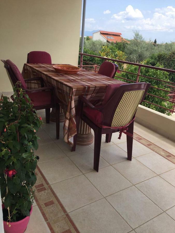 Amazing House In Kiato Near The Beach Bagian luar foto